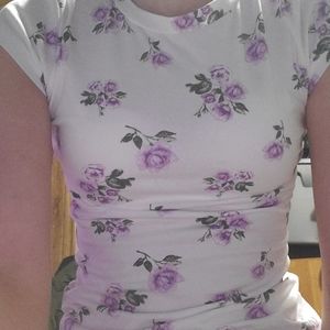 White flower t shirt